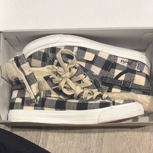 Stylish Women's Plaid Sneakers